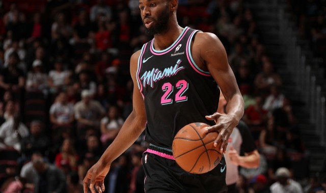 维金斯：赛季漫长 局势瞬息万变 我们必须坚持下去 不能自暴自弃