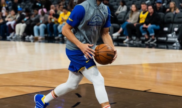 😘库里致敬麦迪！库里战魔术赛前训练上脚TMac 3s！