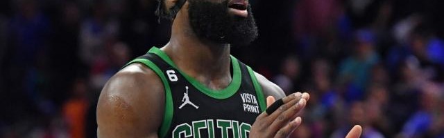 九游体育中国官网-先搞定格威再续约布朗 绿军真要给出5年超级顶薪？