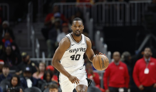 九游体育app-数据栏洁癖！巴恩斯半场3中0未得分 无任何数据甚至无失误犯规