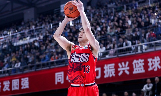 九游体育-关键时刻稳得很！郭艾伦复出9中4拿到16分4板3助 加时拿6分